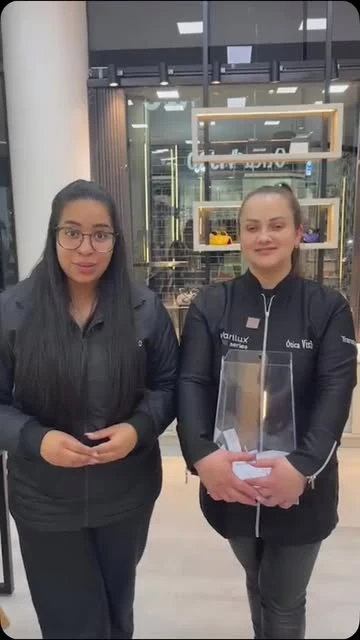 Equipe da Ótica Visão no interior da loja em Lages