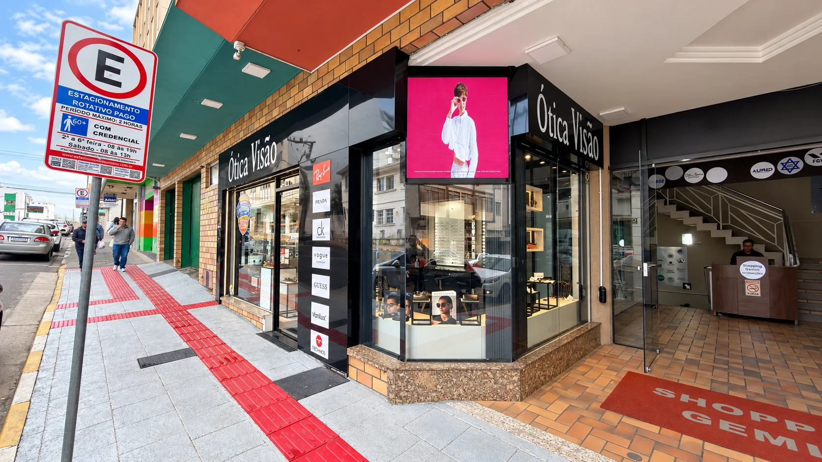 Fachada da Ótica Visão no Shopping Gemini, no Centro de Lages
